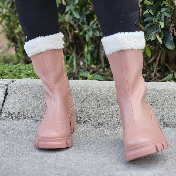 Women's Sherpa Faux Fur Ankle Boot Blush Color - Picture 1 of 6